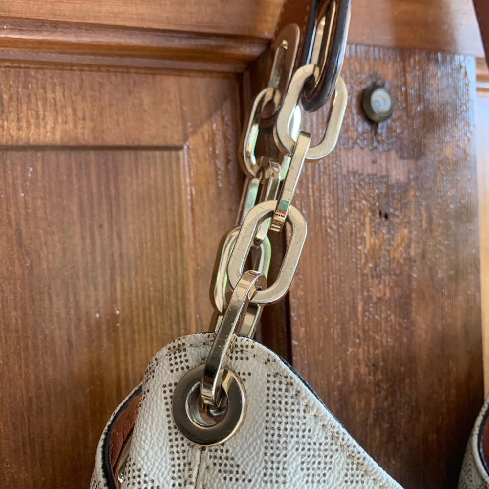 Michael Kors - Monogram Purse  3 compartment Gently Used Shoulder bag - Picture 14 of 15